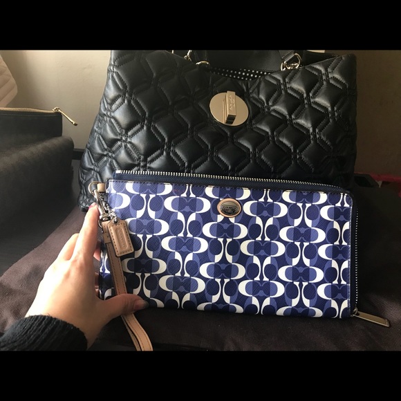Coach clutch/wristlet Large - Picture 5 of 5
